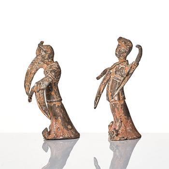 Figuriner, två stycken, lergods. Västra Han dynastin (206 f.Kr.-220 e.Kr).