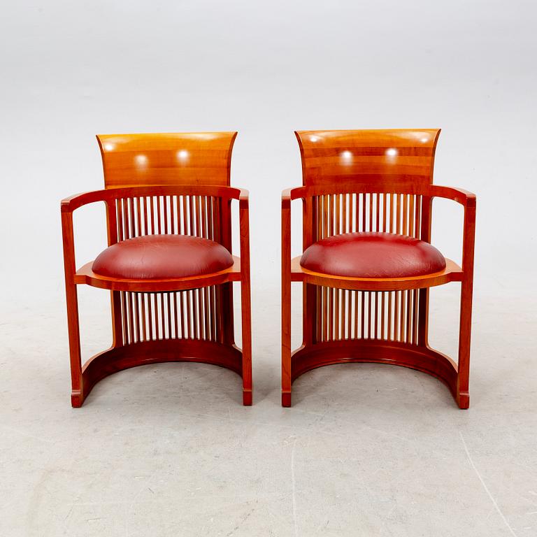 Frank Lloyd Wright, karmstolar, "606 Barrel Taliesin", ett par, för Cassina 1986, Signerade och numrerade 18706 och 1835.