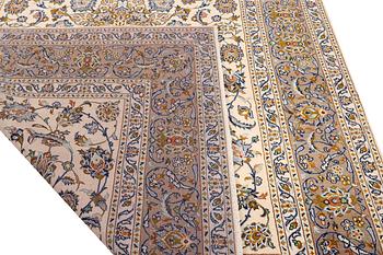 A Keshan carpet, c. 340 x 218 cm.
