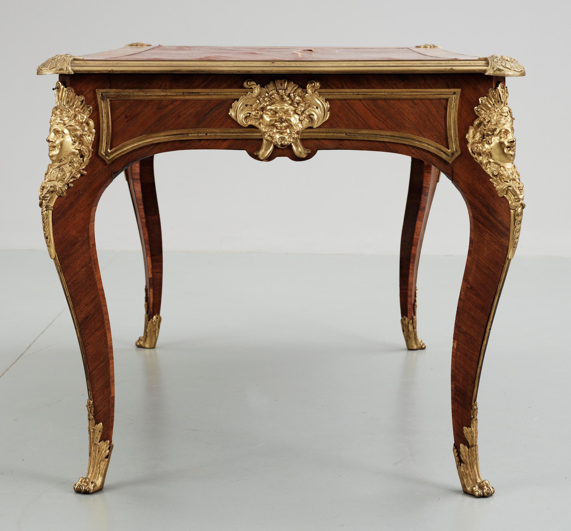 SKRIVBORD. Louis XV-stil, omkring år 1900.