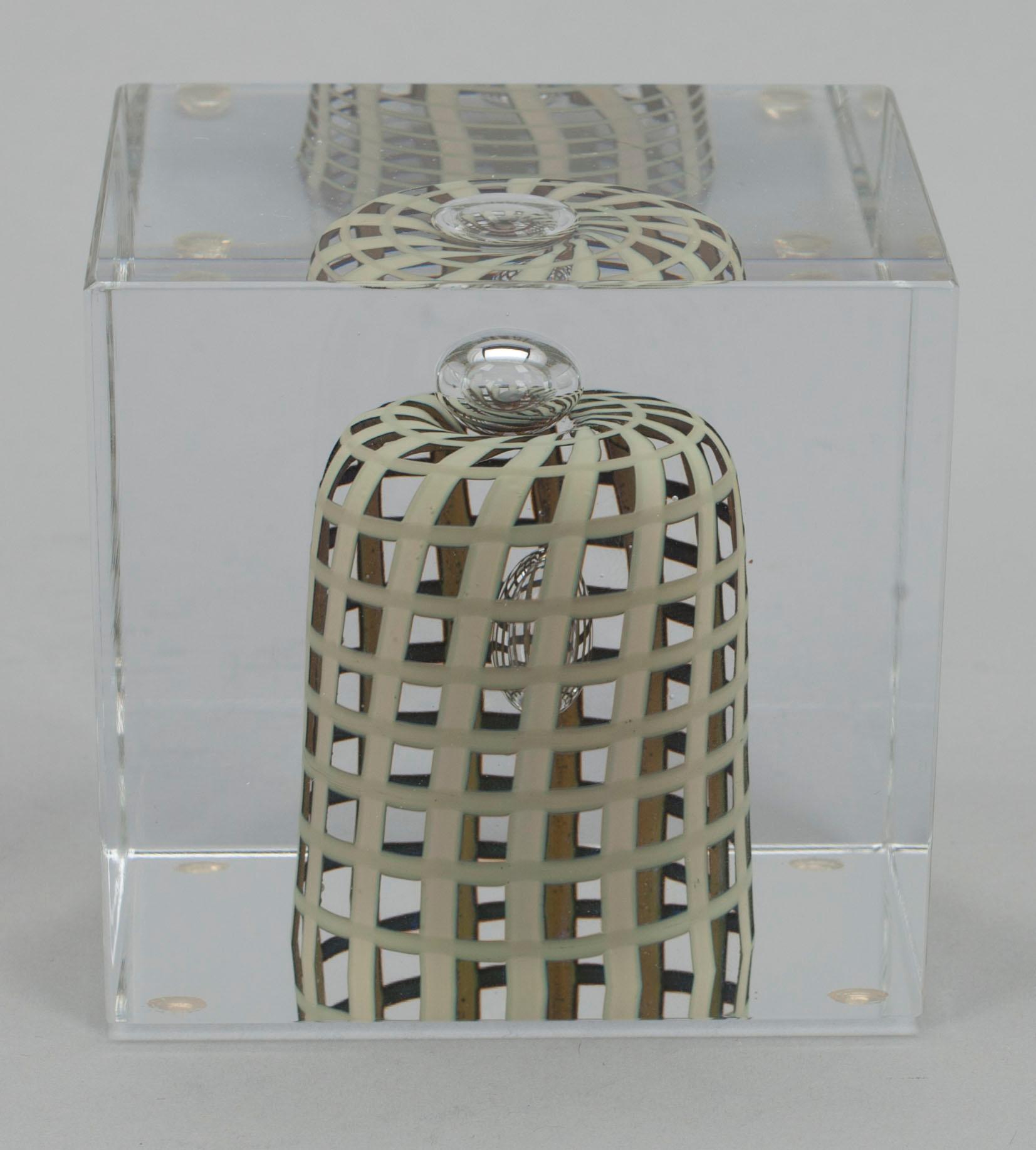 ÅRSKUB, glas, signerad Oiva Toikka, Nuutajärvi 2002, numrerad 426/2000.