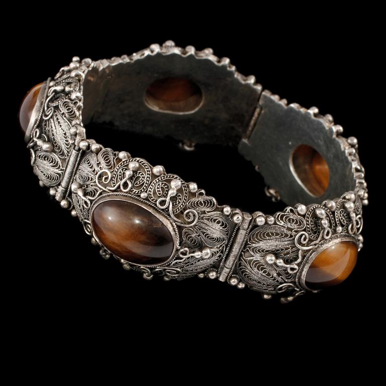 ARMLÄNK samt RING, silver med cabochonslipat tigeröga, 1900-talets andra hälft.