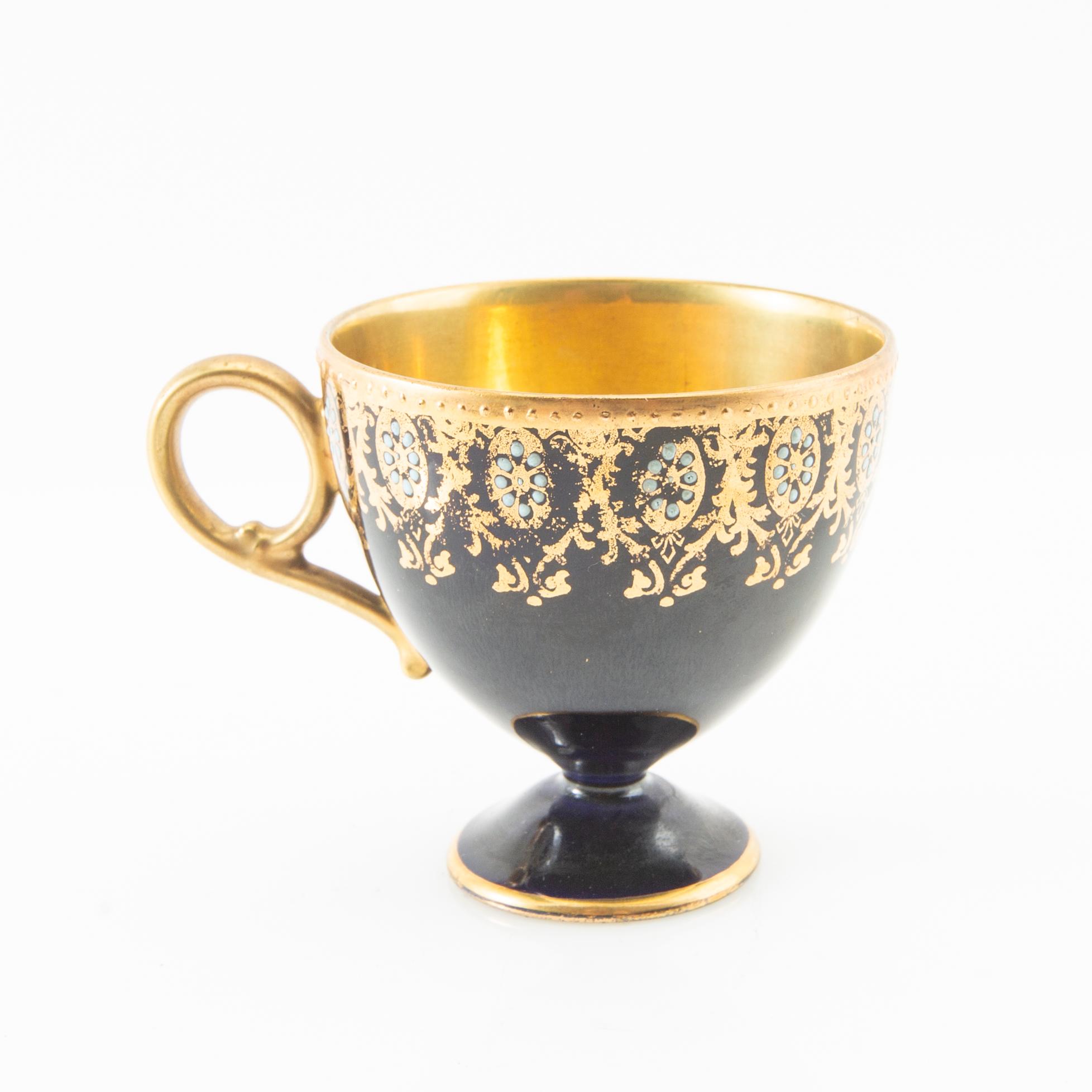 Koppar med fat 6 st porslin Royal Vienna Porcelain Manufactory  1900-talets första hälft.