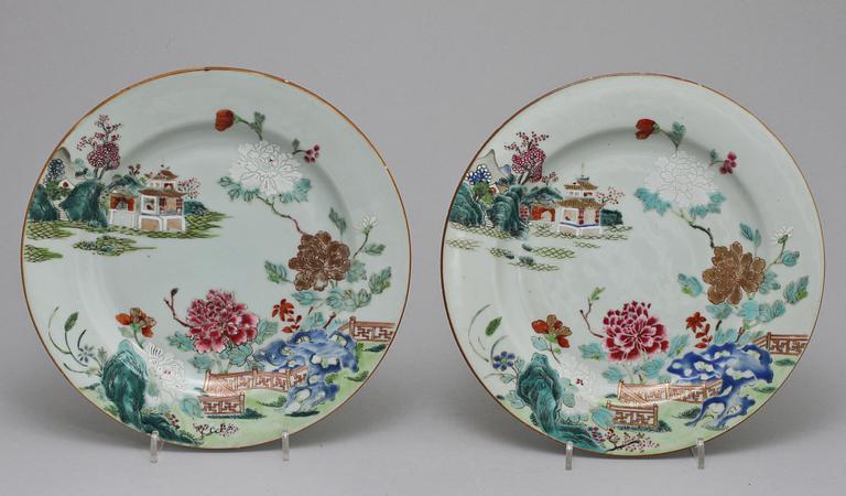 BÄRTALLRIKAR, 2 st samt TALLRIKAR, 2 st, porslin, Kina, 1700-tal.