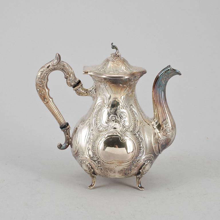 KAFFEKANNA, silver, rokokostil, Georg Wessfelt, Malmö 1967. Vikt ca  821 gram.