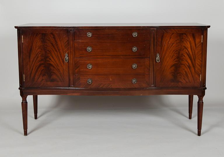 SIDEBOARD, England, 1900-talets mitt.