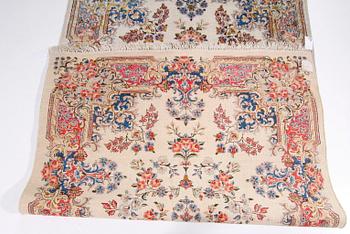 MATTA, orientalisk. Ca 257 x 146.