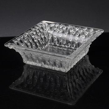 A LALIQUE GLASS BOWL 20TH CENTURY.