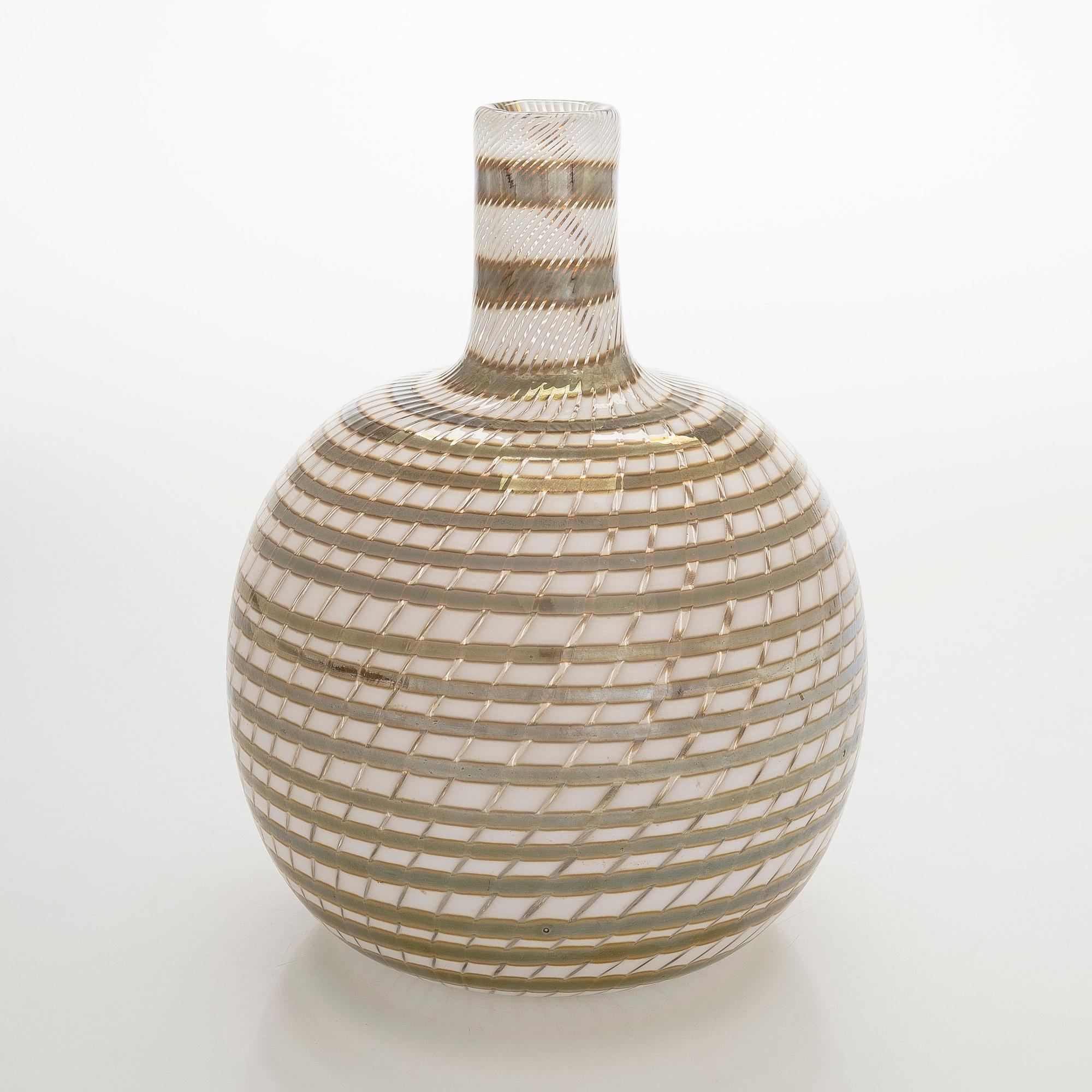 Oiva Toikka, a glass bottle, Pro Arte "Ranta" (Beach) series, signed O. Toikka Nuutajärvi.