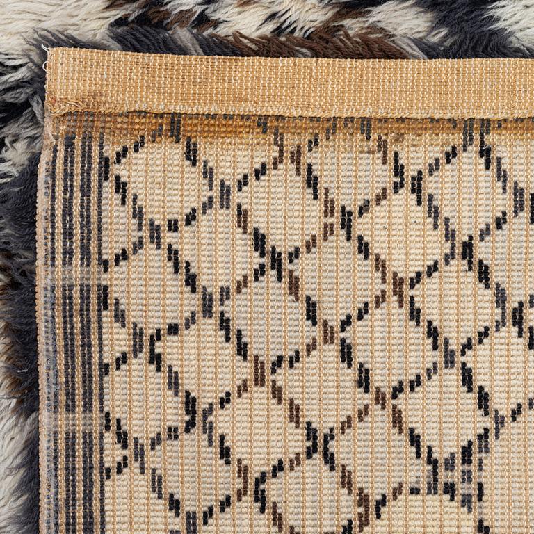 Marianne Richter, a rug, c. 230 x 160 cm.