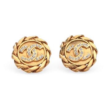 570. CHANEL, a pair of earclips, 2003.
