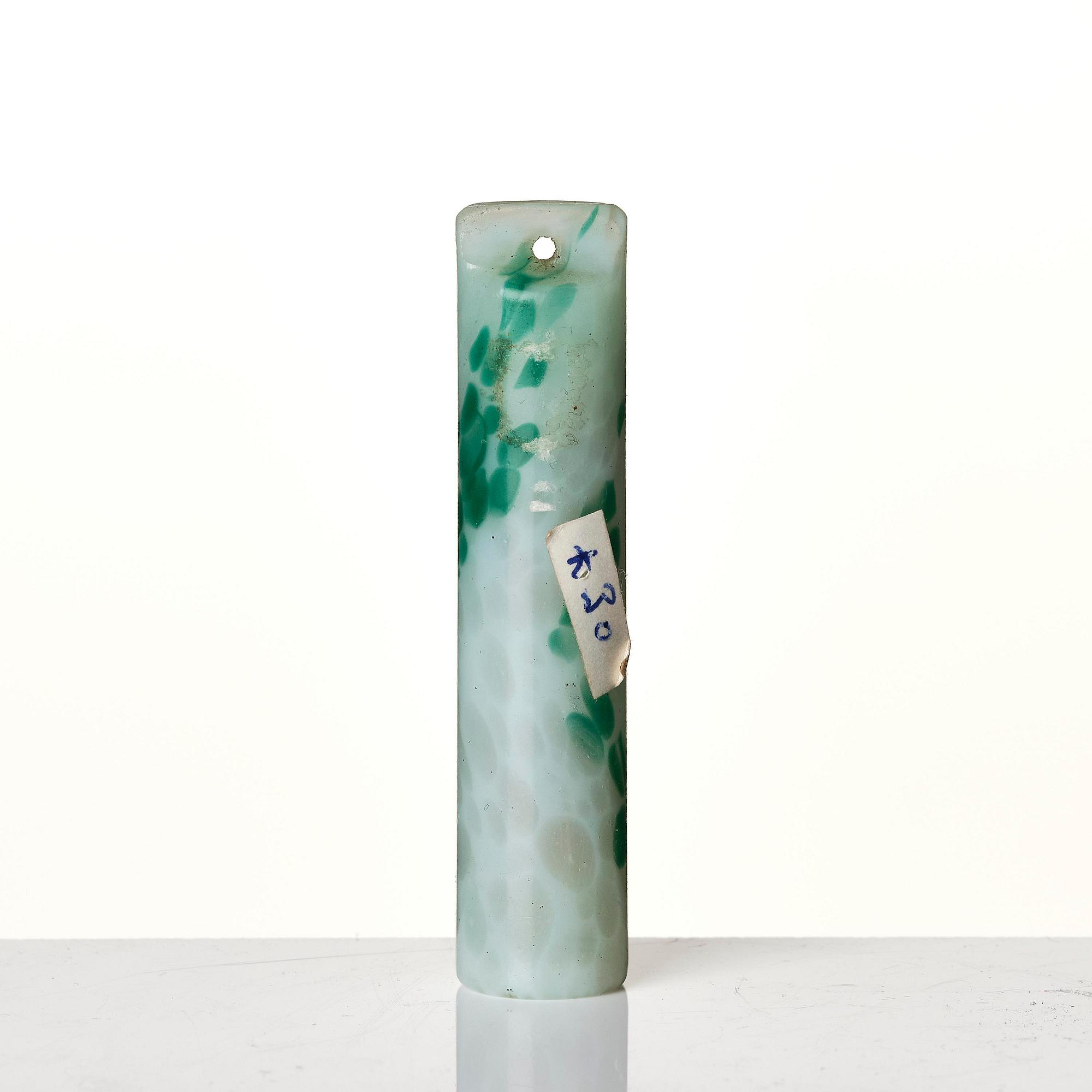 A group of carved nephrite and jade ornaments, China, Qing dynasty and older. (8 pieces).