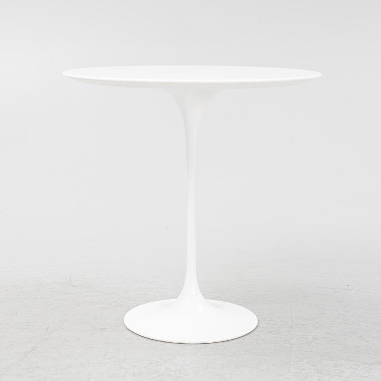 Eero Saarinen, sidobord, "Tulip", Knoll.