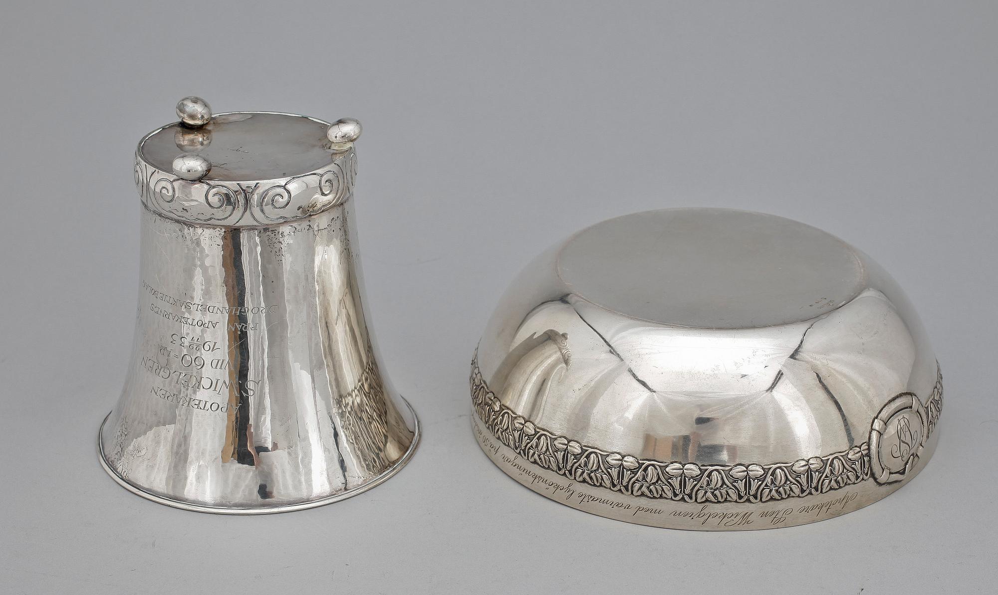 SKÅL samt BÄGARE, silver, bla Guldsmeds AB i Stockholm, 1933. Tot vikt ca 675g.