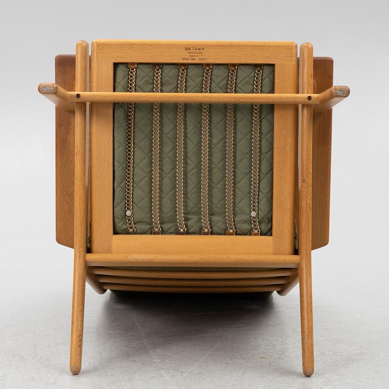 Hans J. Wegner, fåtölj med fotpall, "GE-290" Getama Gedsted, Danmark.