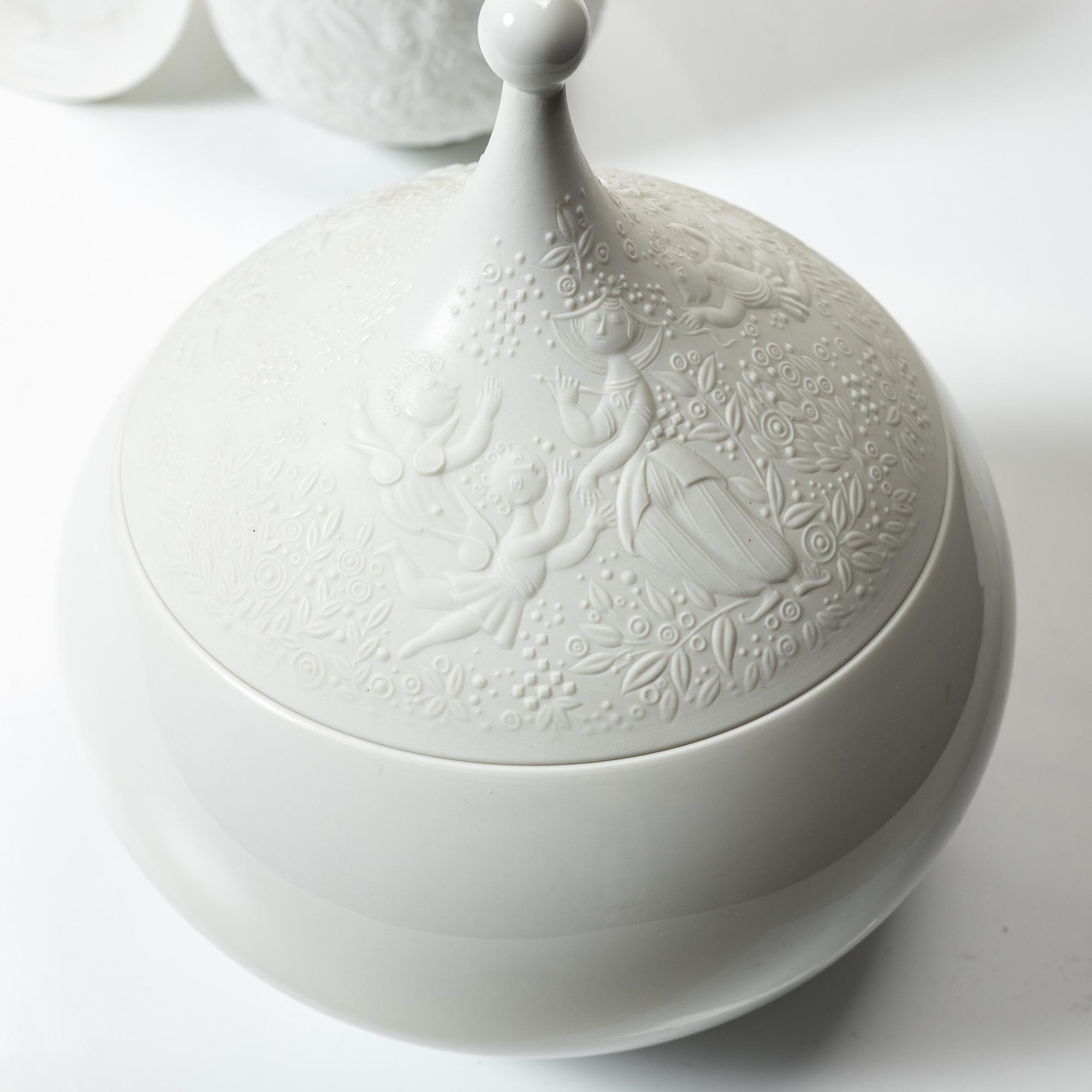 Björn Wiinblad, 19 pieces of a 'Die Zauberflöte' porcelain service, Rosenthal, Germany.