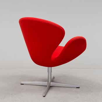 An armchair named "The swan", Arne Jacobsen, Fritz Hansen, 2003.