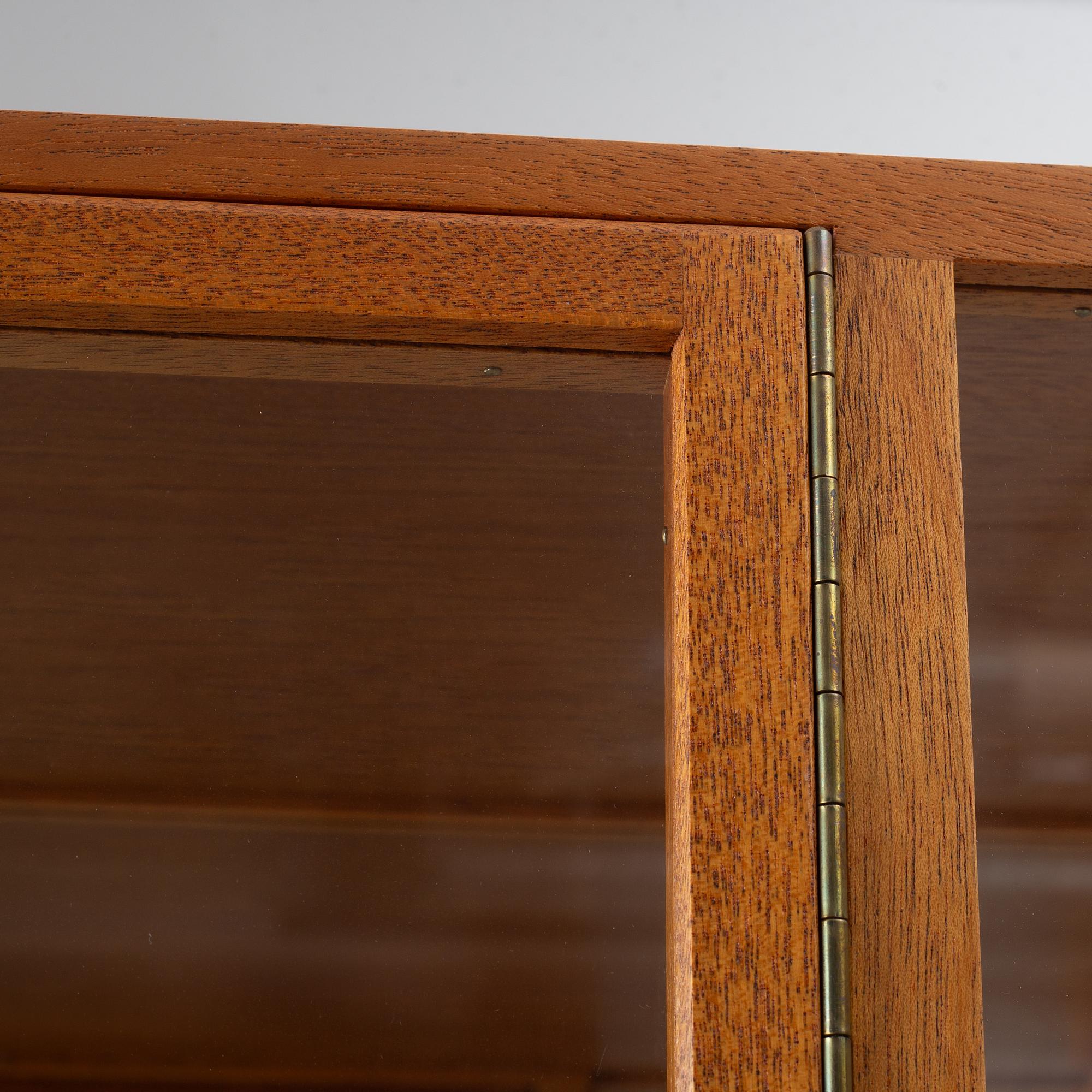 Josef Frank, display cabinet, model 2077, Svenskt Tenn.