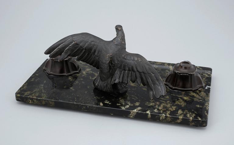 BLÄCKSTÄLL, marmor o patinerad vitmetall, 1930/40-tal.