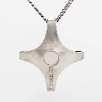 Elis Kauppi, a silver pendant with rose quartz, Kupittaan Kulta, Turku 1966 with a sterling silver chain.