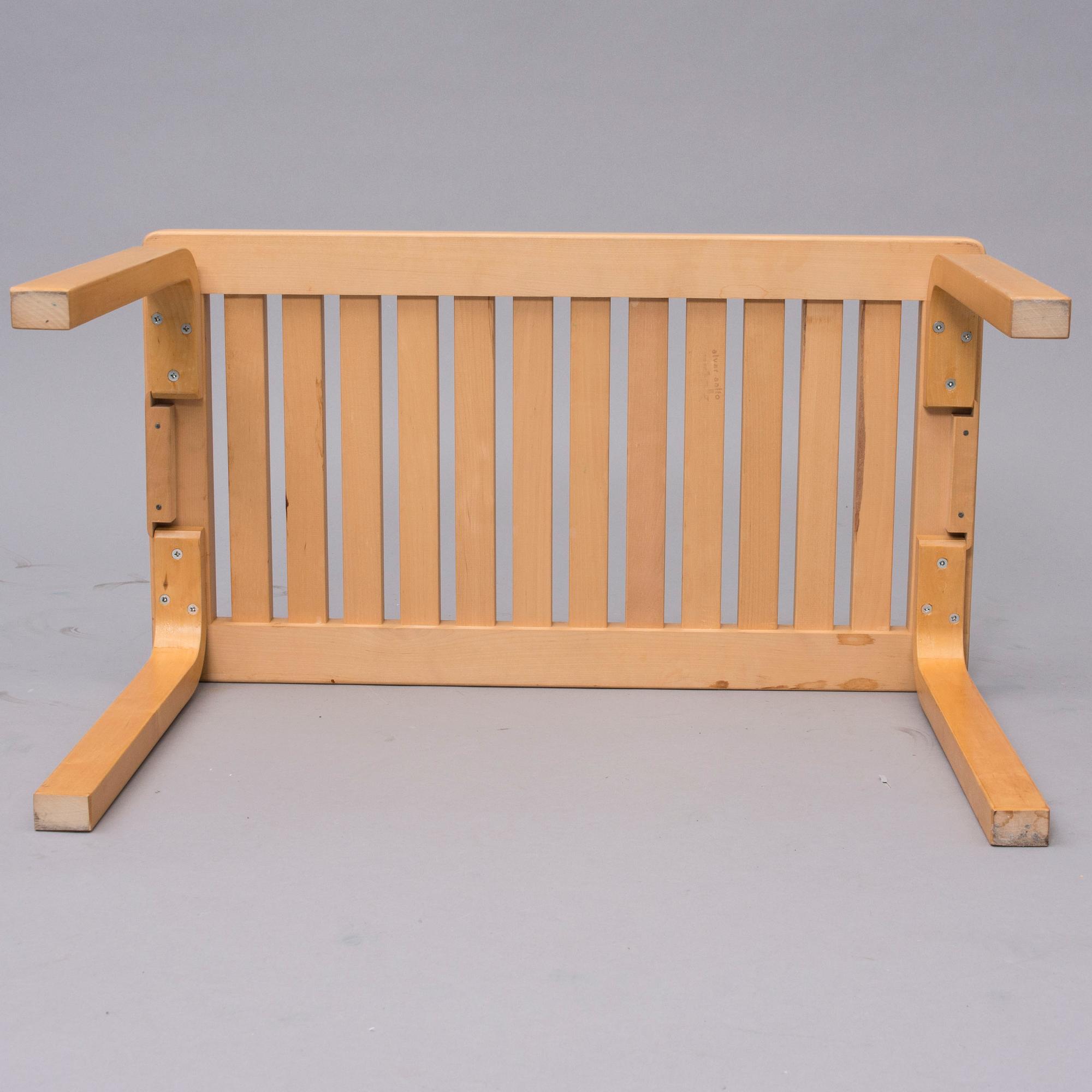 RITILÄPENKKI, malli 153B, Alvar Aalto, Artek. Suunniteltu 1945.
