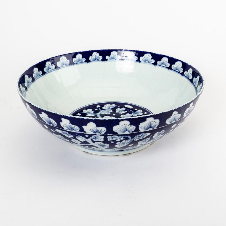 A Chinese porcelain punch bowl from the second half of the 20th century.