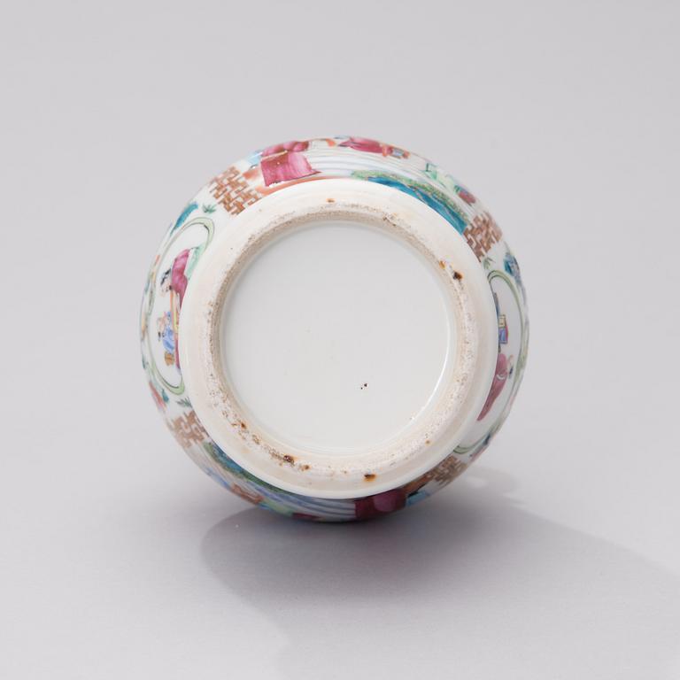 An early 19th century Chinese porcelain vase.