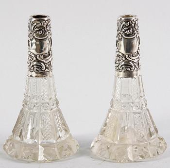 VASER/FLACONGER ett par. Glas och silver. England, Birmingham 1903.