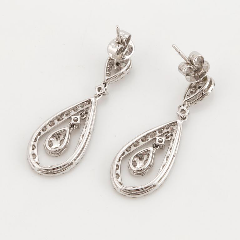 A pair of brilliant-cut diamond earrings. 2,00 ct.