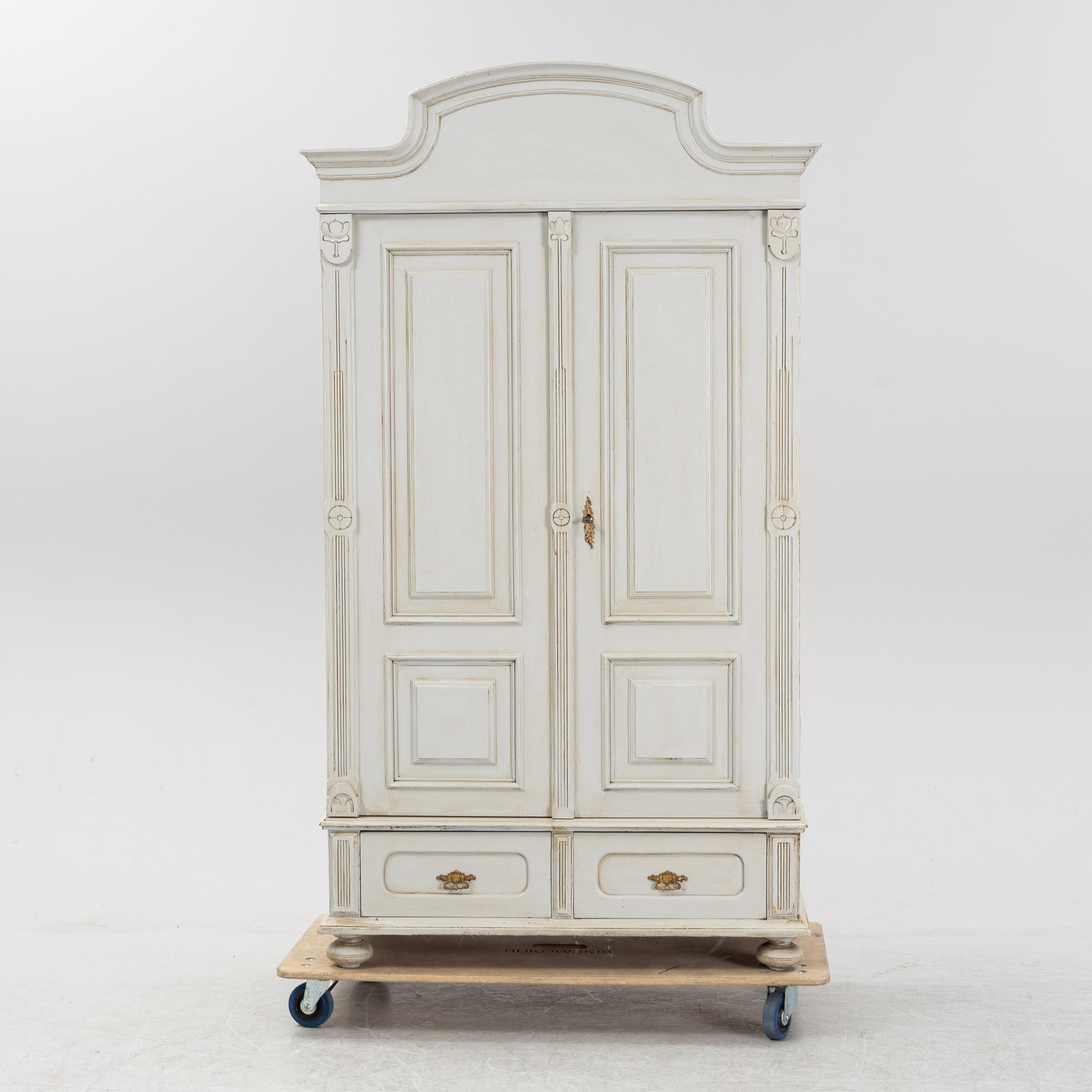 An Art Nouveau clothes cabinet, around 1900.
