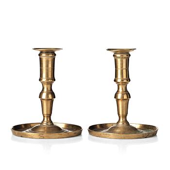 139. Two Gustavian late 18th century candlesticks.