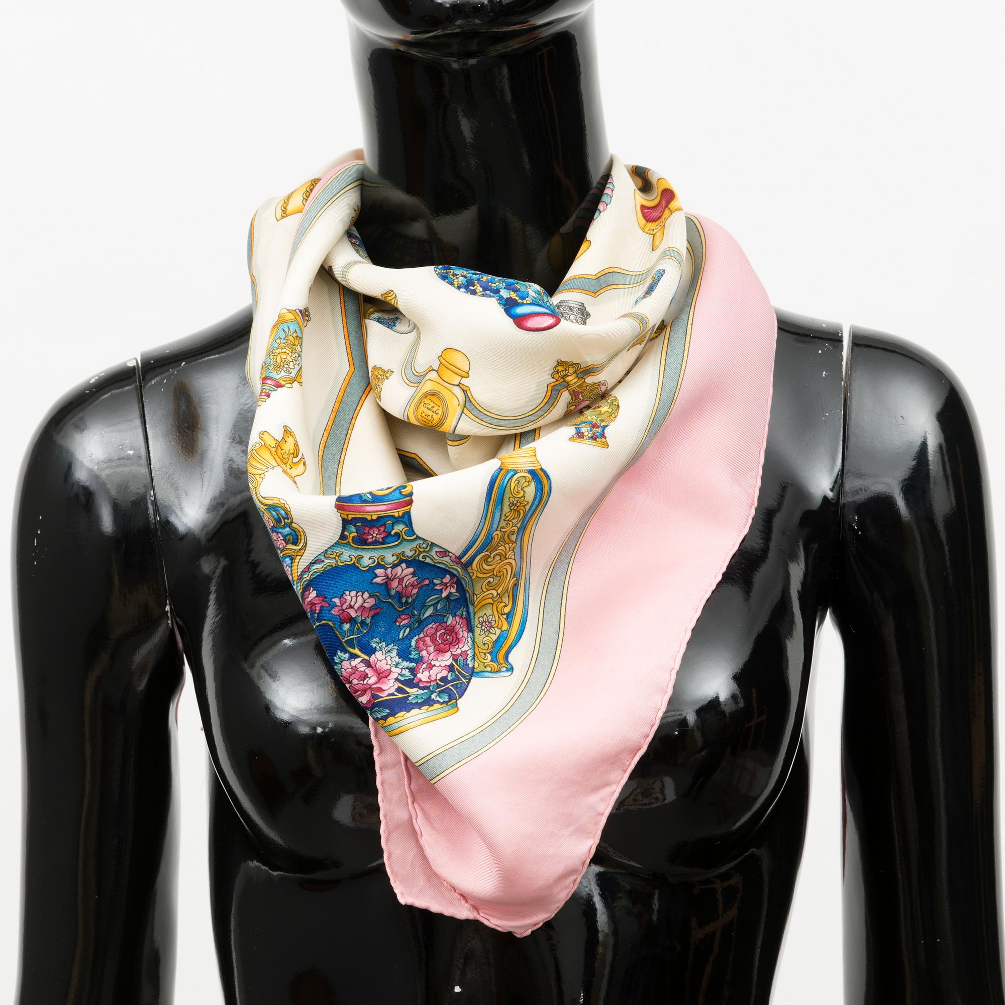 SCARF Qu'Import le Flacon.