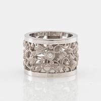 Ole Lynggaard, Ring "Tornerose/Törnros" 18K white gold and round brilliant-cut diamonds.