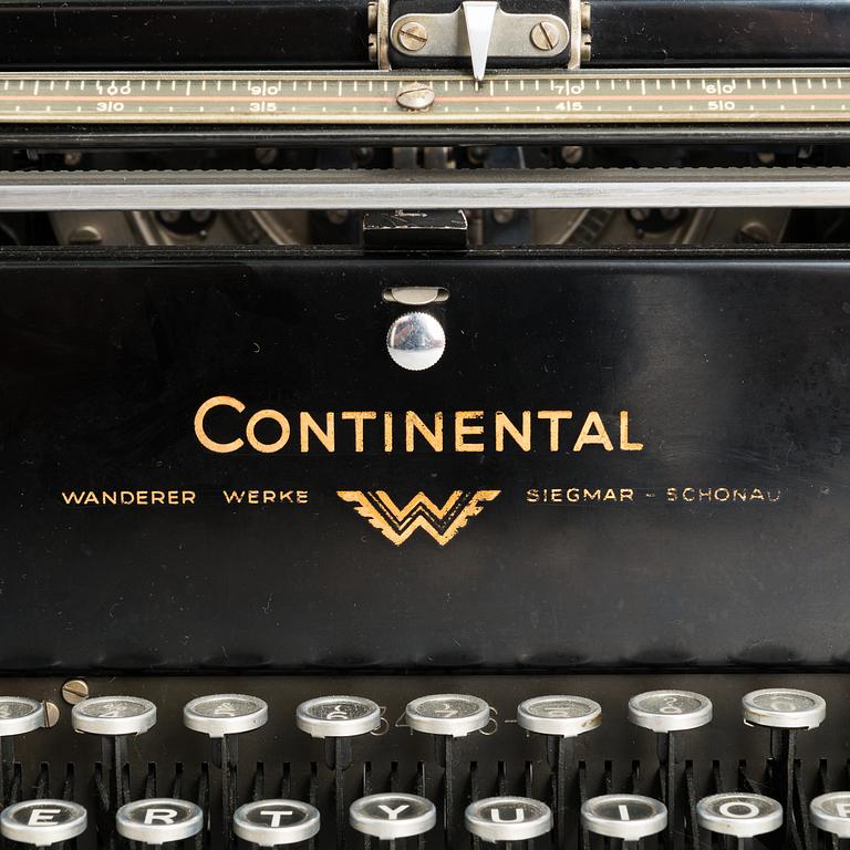 A Continental Ttypewriter and Burroughs calculator, first half of the 20th century.