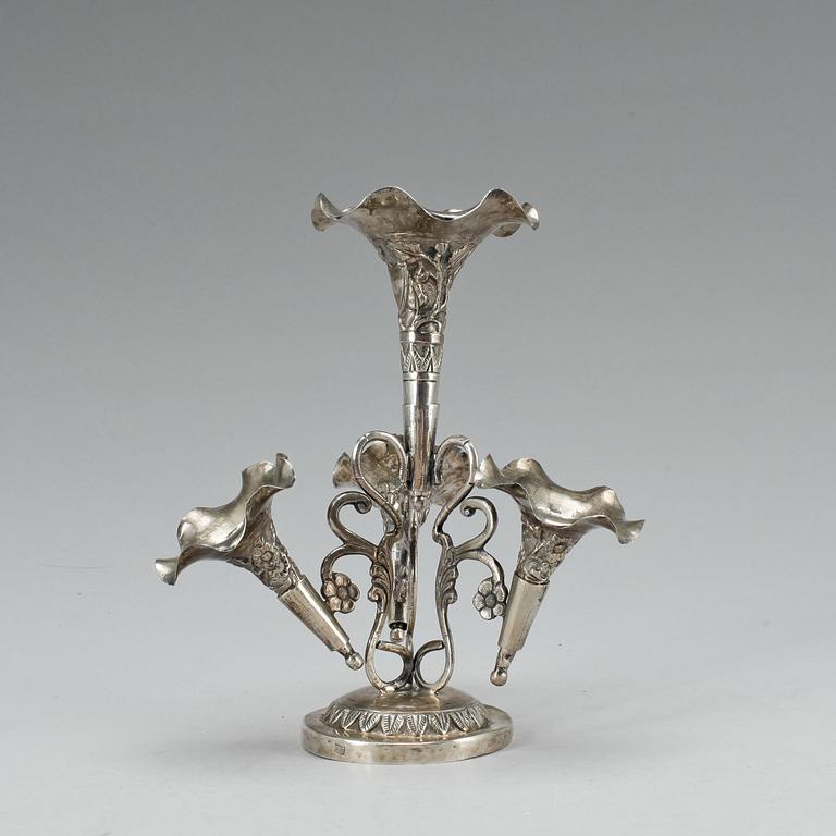 UPPSATSVAS, silver, oidentifierad stämpel, 1800-talets slut, total vikt ca 210 g.