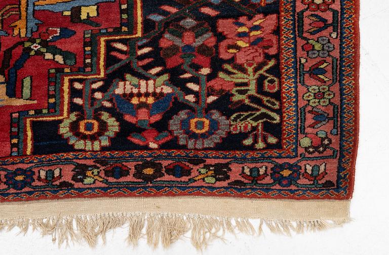 Rug, Bachtiari, approx. 295 x 166 cm.