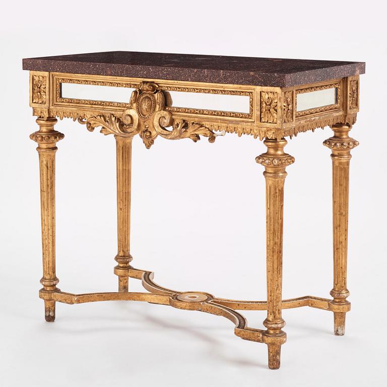 A porhyry stone top from Älvdalens porfyrverk, early 19th century.