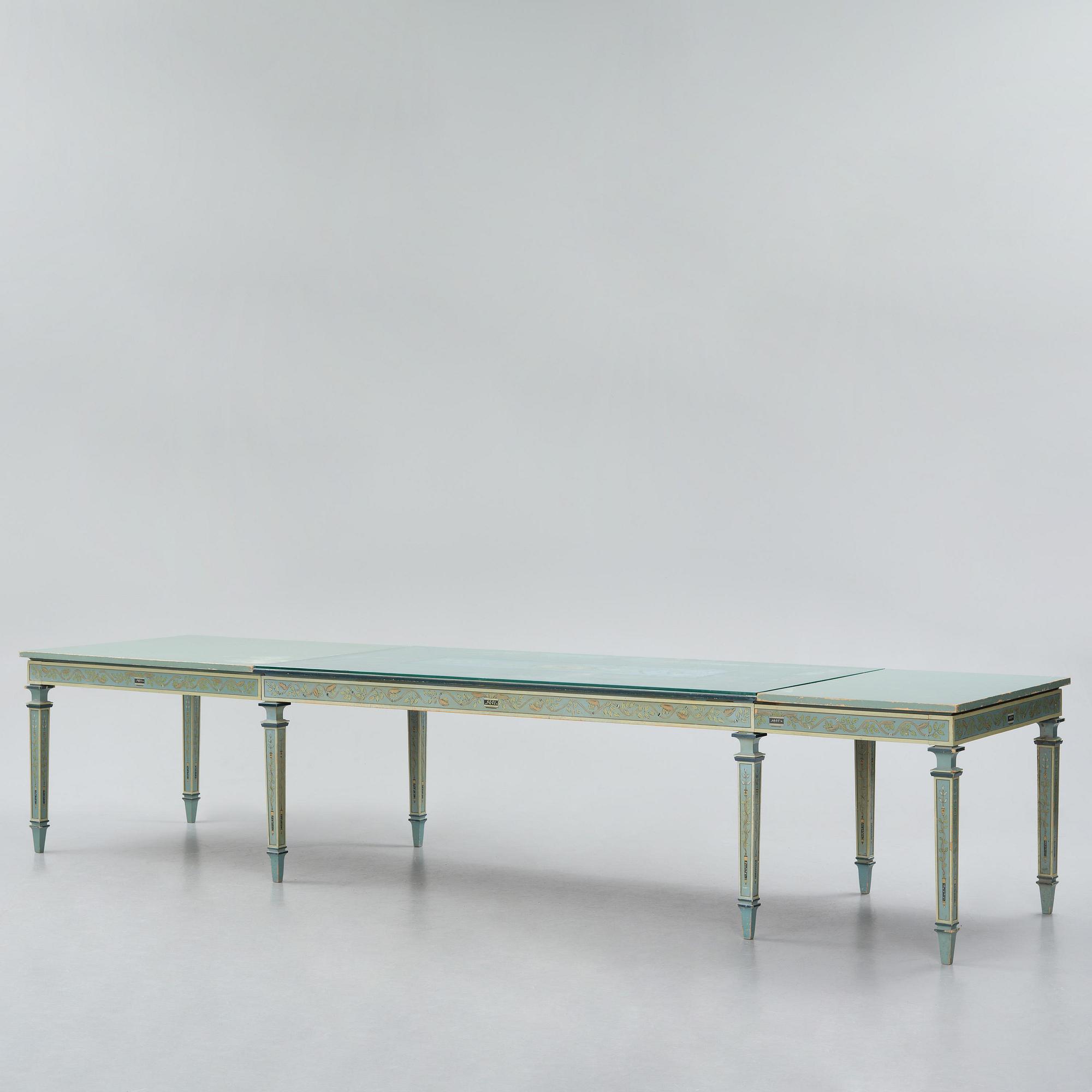 Carl Malmsten, a grand Swedish Grace dining table, cabinetmaker Albin Johansson, Stockholm, for Villa Kvikkjokk, 1927.