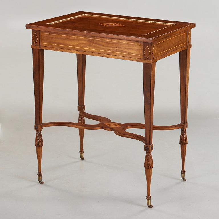 A late Gustavian table by Lars Qvarnberg, master 1801.