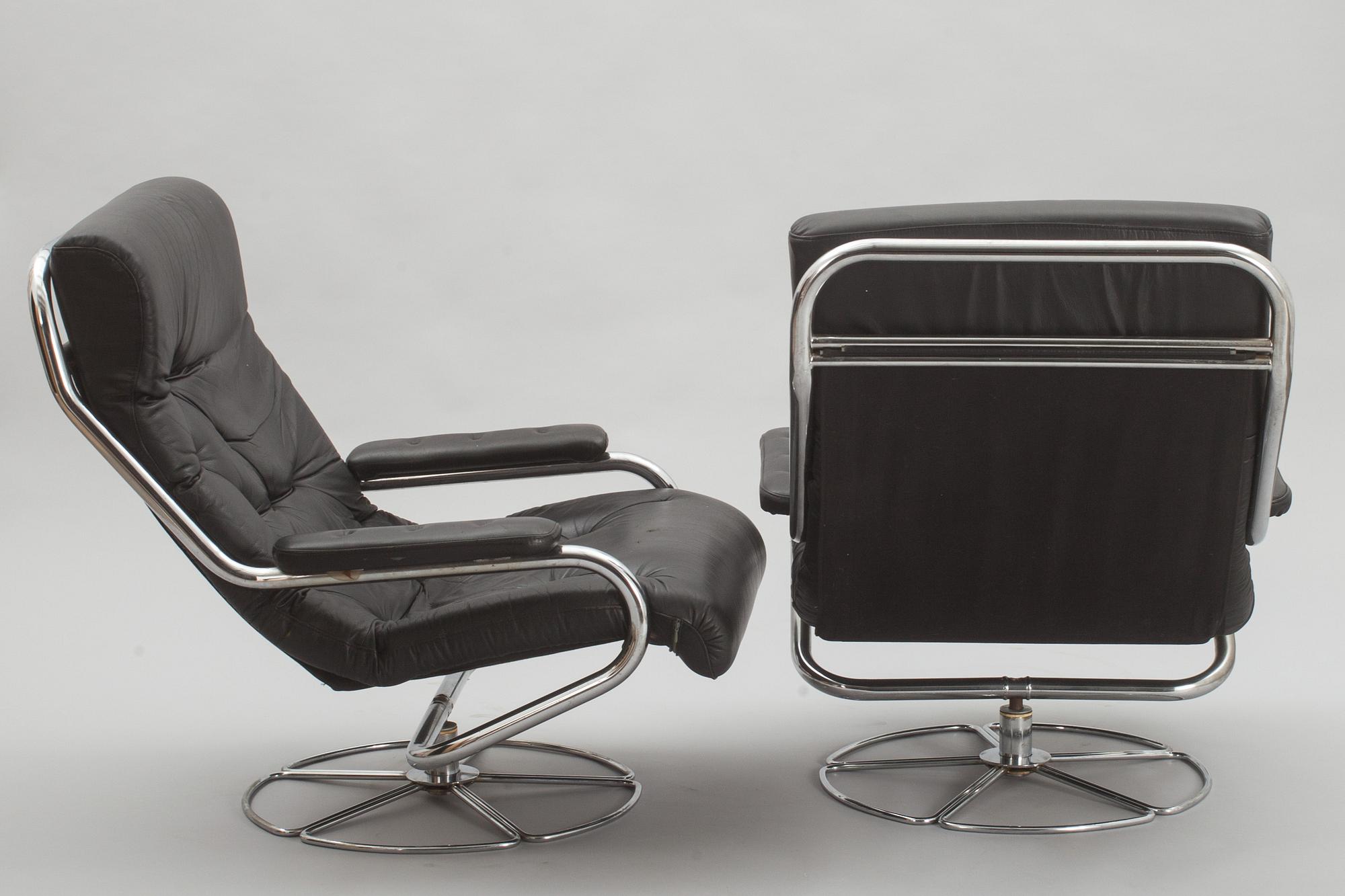 SNURRFÅTÖLJER, ett par, 1900-talets andra hälft.