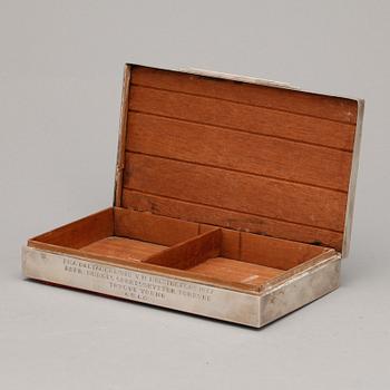 CIGARRSKRIN, silver, otydlig stämpel, troligen Finland 1900-talets första hälft.Total vikt 480g (inklusive inredning m.m.