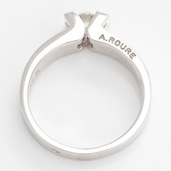 Alain Roure, sormus, 18K valkokultaa, briljanttihiottu timantti noin 0.37 ct, Ranska.