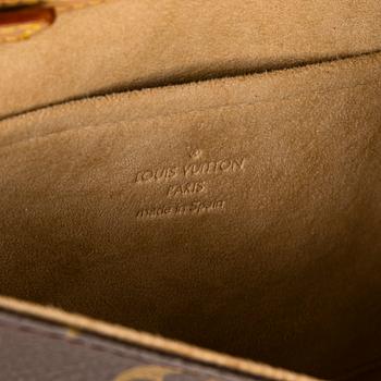 Louis Vuitton, a Monogram Canvas 'Pochette Twin GM' bag.