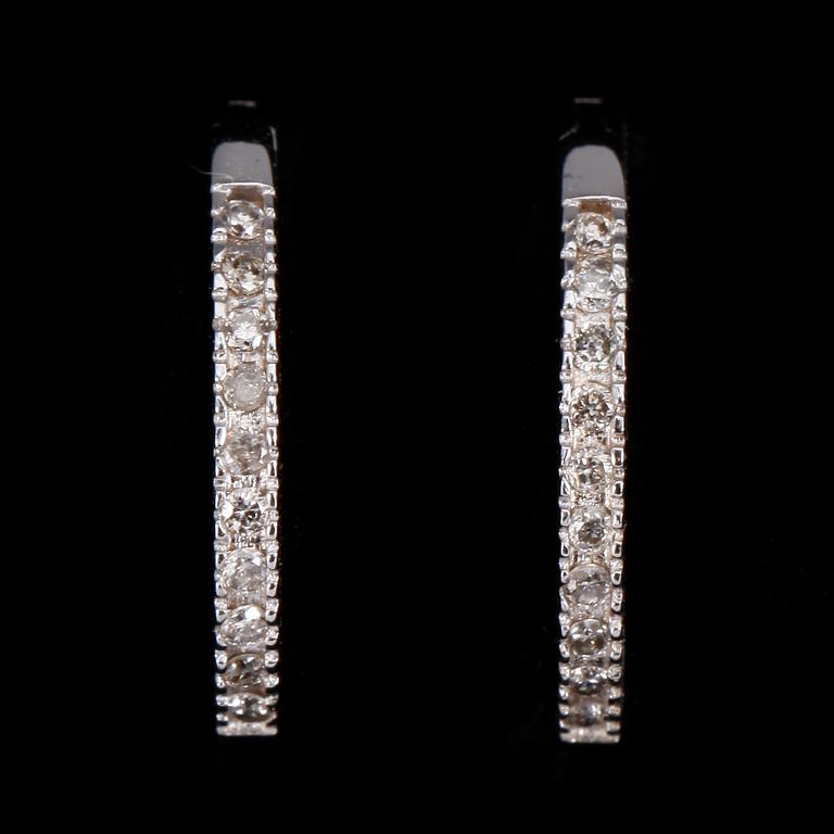 ÖRHÄNGEN, ett par, 14k vitguld med diamanter tot 0,20ct. Vikt ca 2,2 gram.