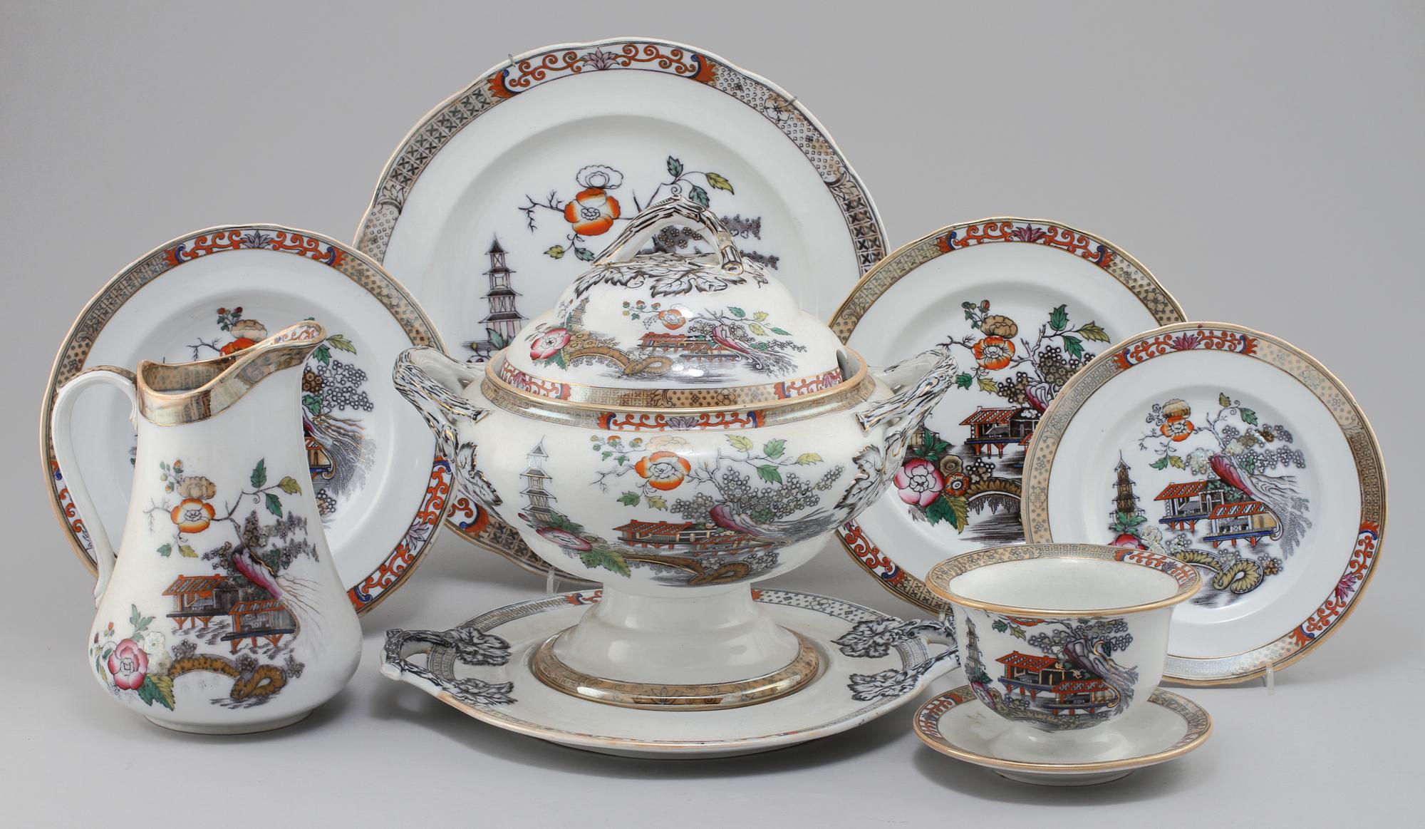 SERVIS, 57 delar, "Japan", flintgods, Rörstrand, omkring sekelskiftet 1900.