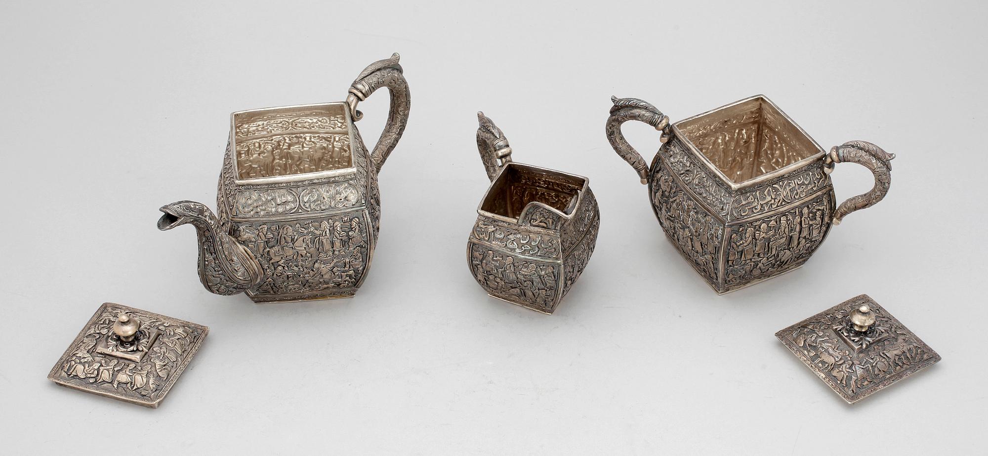 TÉSERVIS, 3 delar, trol låghaltigt silver, orientalisk, 1900-talets första hälft. Tot vikt ca 1530 gram.