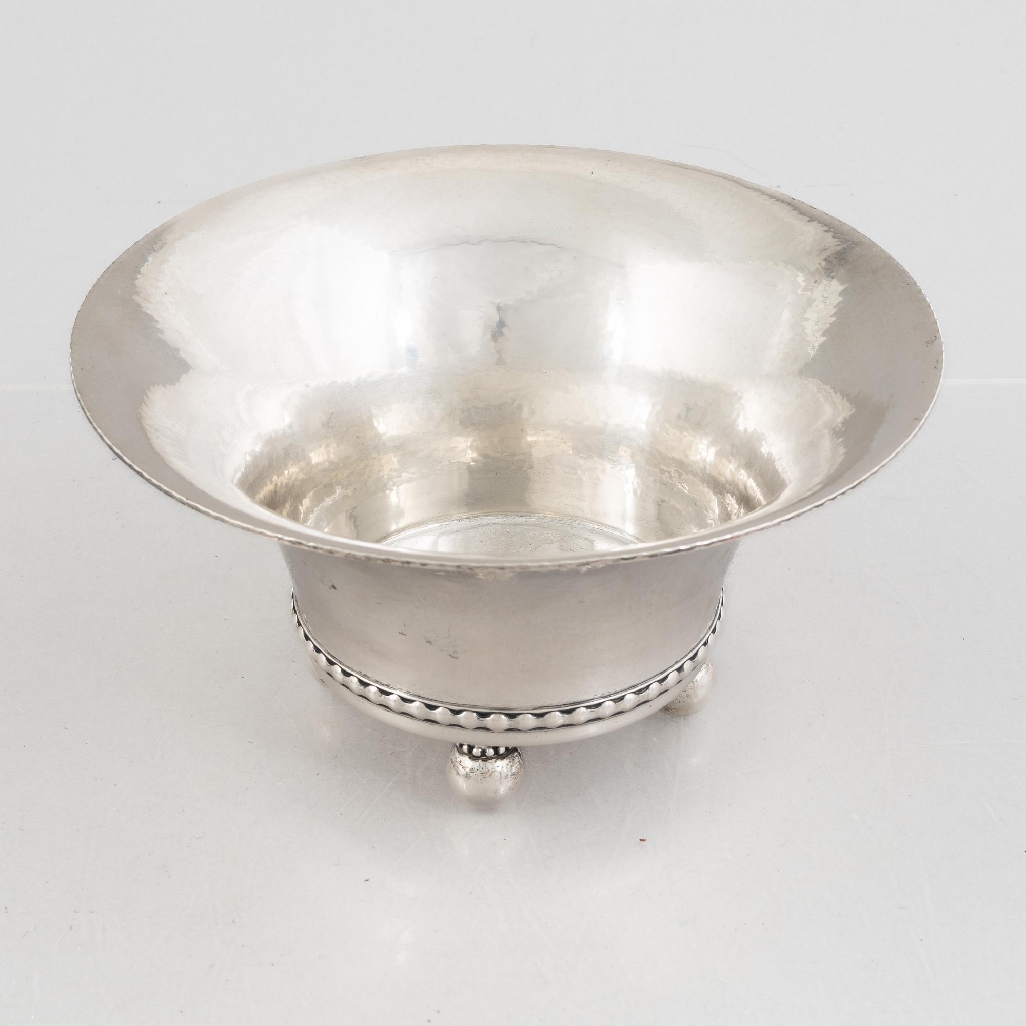 A silver bowl and dish, K Anderson Stockholm 1917.