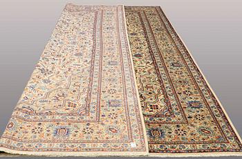 A CARPET, Kashan, signed, ca 430 x 327 cm.