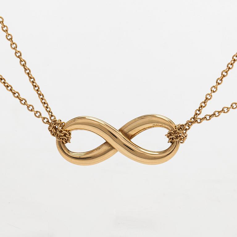 Tiffany & Co, an 18K gold 'Infinity' necklace.