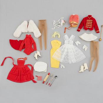 Kläduppsättningar, Barbie., 4 st, bl a "Barbie Drum Majorette, 875" & "Barbie Orange Blossom, 987", Mattel, 1960-tal.